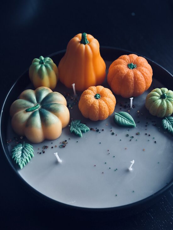 Svece ar ķirbīšiem